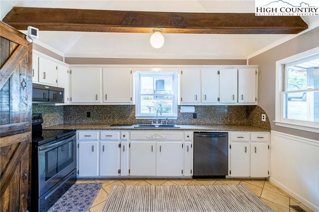 337 Pioneer Rdg, House other with 3 bedrooms, 2 bathrooms and null parking in Sparta NC | Image 9