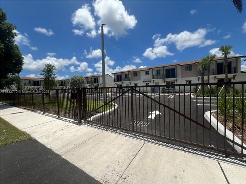 b5-199 N Redland Rd, Florida City, FL, 33034-3002 | Card Image