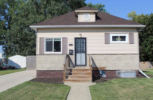 916 S 4th St, ABERDEEN, SD, 57401-5917 | Card Image