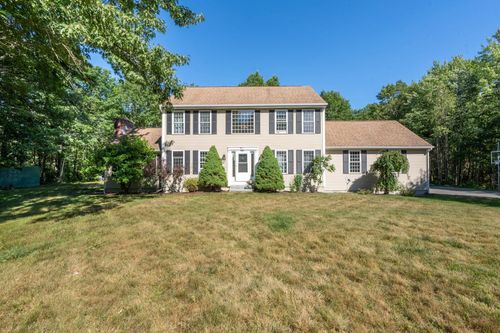 27 Evelyn St, Hooksett, NH, 03106-2183 | Card Image
