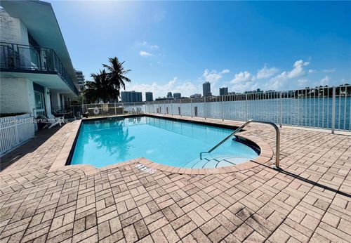 apt-4-946 Bay Dr, Miami Beach, FL, 33141-5648 | Card Image