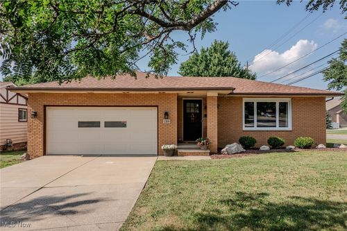 1100 Winchester Dr, Parma, OH, 44134-4855 | Card Image