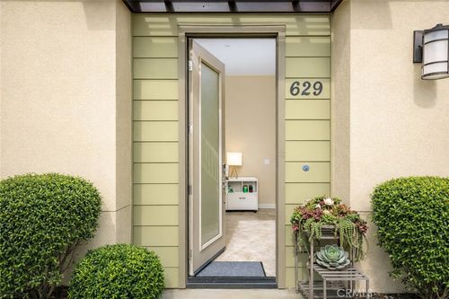 629 N Garfield St, Santa Ana, CA, 92701-3921 | Card Image