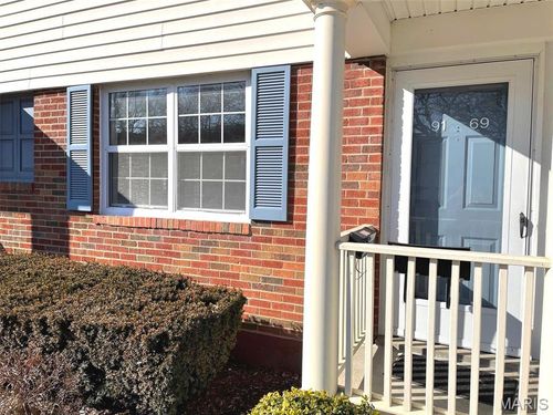 9169 Swan Cir, Brentwood, MO, 63144-1165 | Card Image