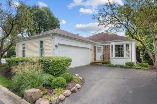 12 The Court Of Lagoon View, Northbrook, IL, 60062 | Card Image