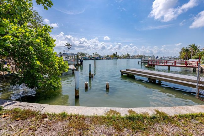 11465 7 Th St E, House other with 2 bedrooms, 2 bathrooms and null parking in Treasure Island FL | Image 5