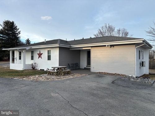 73 Marquise Ln, BERKELEY SPRINGS, WV, 25411-5850 | Card Image