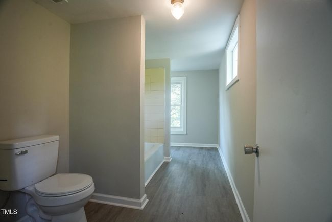 CL upstairs bathroom | Image 10