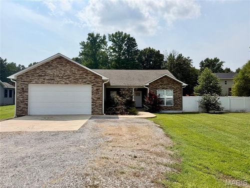 215 Crooked Pine Ln, Poplar Bluff, MO, 63901-6615 | Card Image