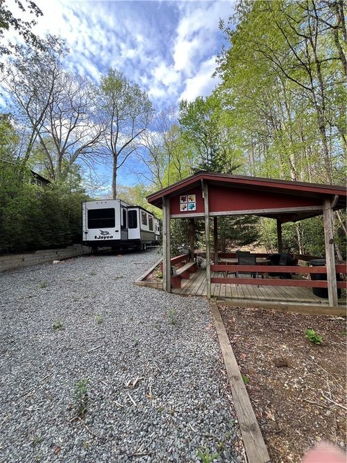 46 Evergreen Ln, Newland, NC, 28657-8226 | Card Image
