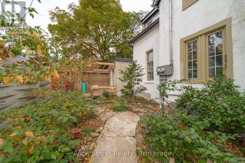 39 Arthur St N, Guelph, ON, N1E4T7 | Card Image