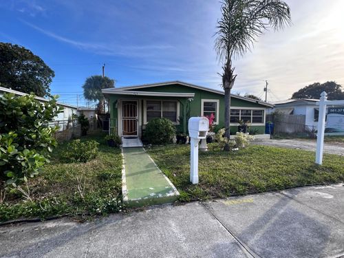 925 W 3rd St, Riviera Beach, FL, 33404-7813 | Card Image