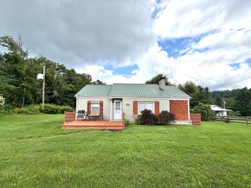 8075 Pipers Gap Rd, Galax, VA, 24333-5672 | Card Image