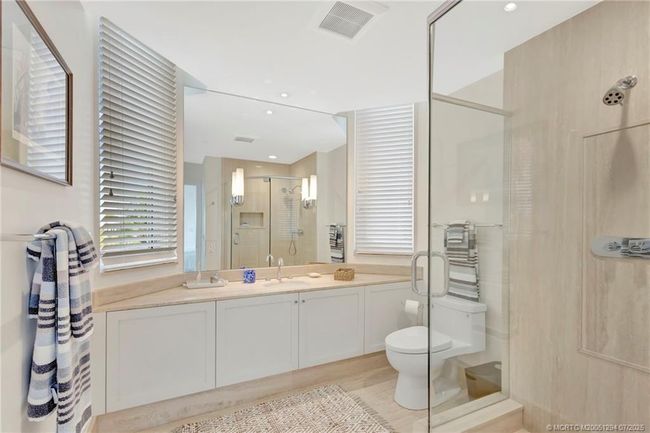 Guest bedroom ensuite marble bath | Image 33