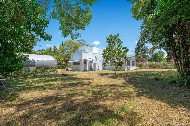 3443 Se Jefferson St, House other with 3 bedrooms, 2 bathrooms and 3 parking in Stuart FL | Image 5
