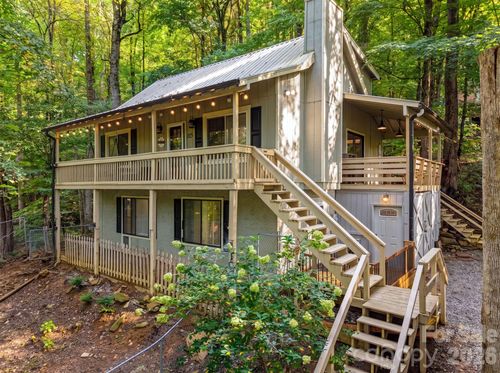 105 Shirley Dr, Maggie Valley, NC, 28751-8829 | Card Image