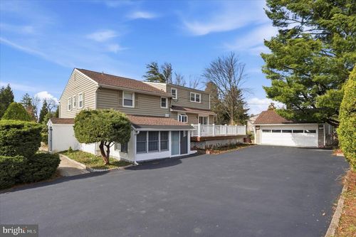 898 Crestline Dr, BLUE BELL, PA, 19422-1270 | Card Image