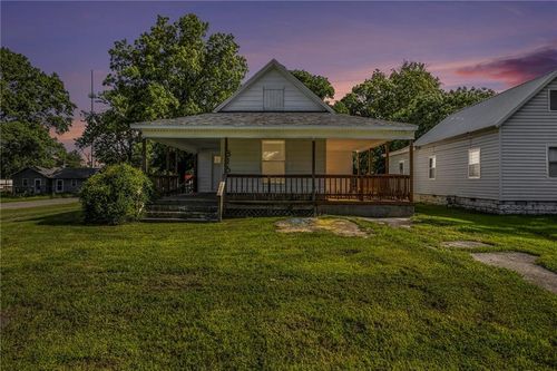816 W 3rd St, Pittsburg, KS, 66762-4628 | Card Image