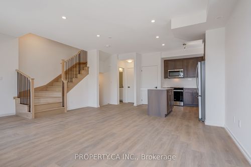 17-14 Lytham Green Cir, Newmarket, ON, L3Y0H3 | Card Image