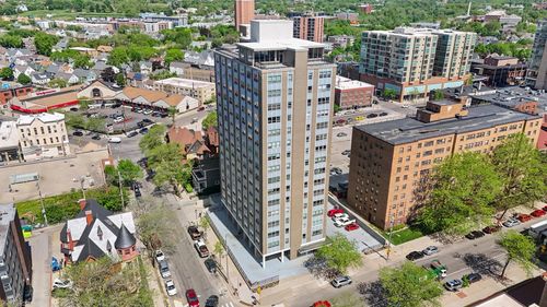 7de-1707 N Prospect Avenue, Milwaukee, WI, 53202 | Card Image