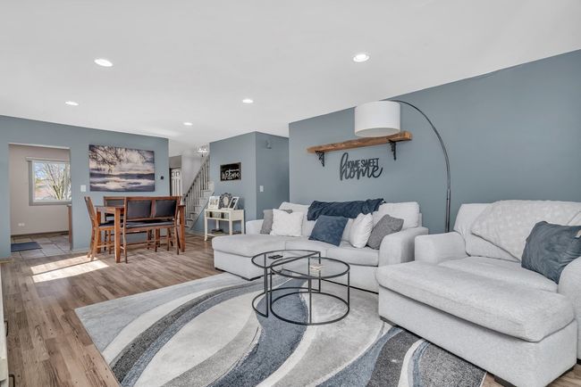 1 Red Wing Ct, House other with 4 bedrooms, 2 bathrooms and 2 parking in Woodridge IL | Image 4