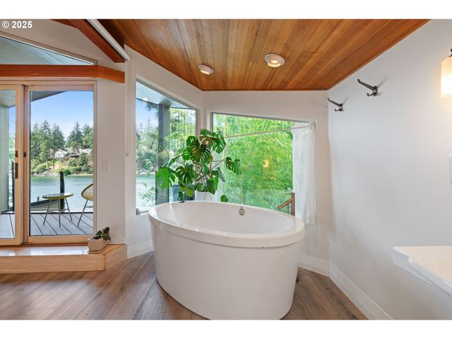 1115 Lake Front Rd, House other with 4 bedrooms, 4 bathrooms and 2 parking in Lake Oswego OR | Image 28