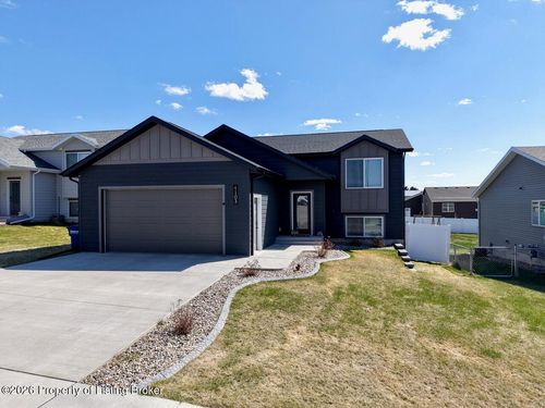 1103 Jerry Ln, Dickinson, ND, 58601-5189 | Card Image