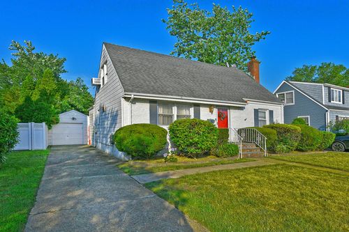 28 Wellington Rd, Merrick, NY, 11566-2014 | Card Image