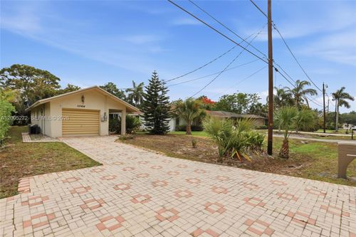 1066 Highlands Dr, Naples, FL, 34103-2349 | Card Image