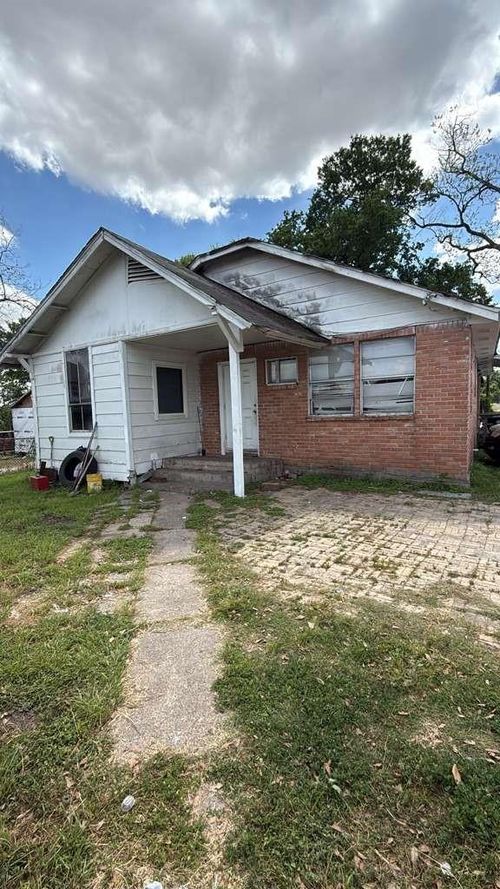 a-7933 Brays St, Houston, TX, 77012-1633 | Card Image