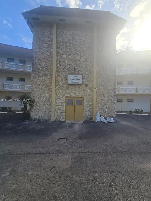 apt-303-5151 W Oakland Park Blvd, Lauderdale Lakes, FL, 33313-7925 | Card Image