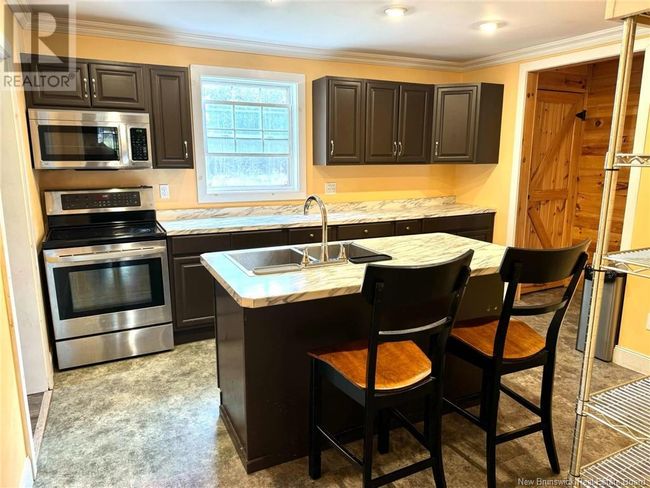 976 Pleasant Dr, House other with 6 bedrooms, 3 bathrooms and null parking in Minto NB | Image 8