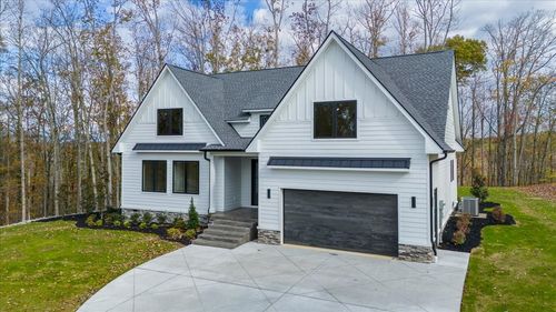 424 Watercolor Dr, Sparta, TN, 38583-6794 | Card Image