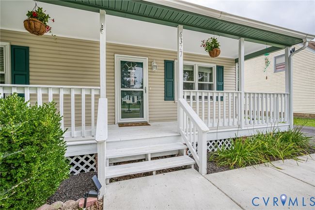 Entrance to property with covered porch | Image 4