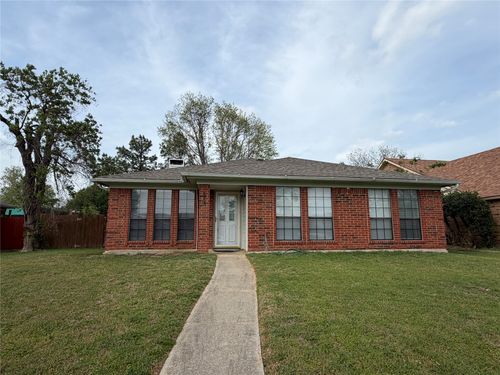 823 Blue Oak Dr, Lewisville, TX, 75067-6228 | Card Image