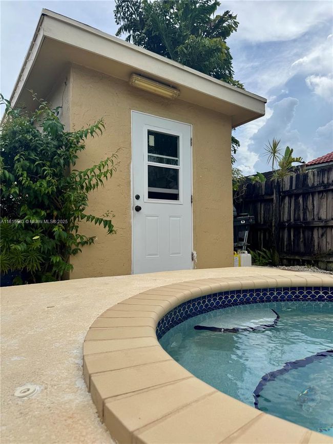 17086 Sw 144 Th Ct, House other with 3 bedrooms, 2 bathrooms and null parking in Miami FL | Image 28