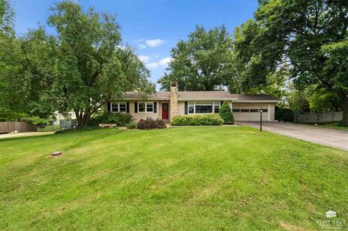 3001 Wayne Dr, Manhattan, KS, 66502-1925 | Card Image