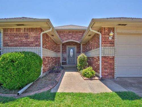 11108 Sw 8th St, Yukon, OK, 73099-6782 | Card Image
