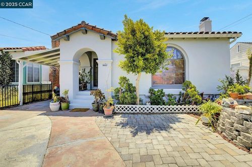 2014 109th Ave, Oakland, CA, 94603-3920 | Card Image