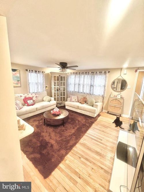 1100 Levengood Rd, POTTSTOWN, PA, 19464-1736 | Card Image