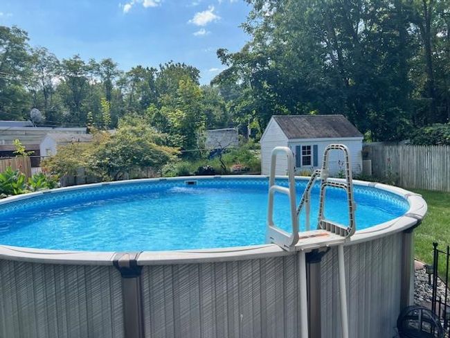 View of swimming pool and fence | Image 34