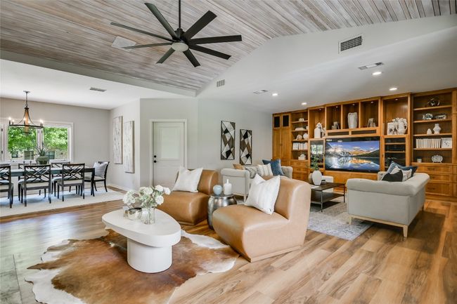 2305 Manana St, House other with 4 bedrooms, 4 bathrooms and 6 parking in Austin TX | Image 13