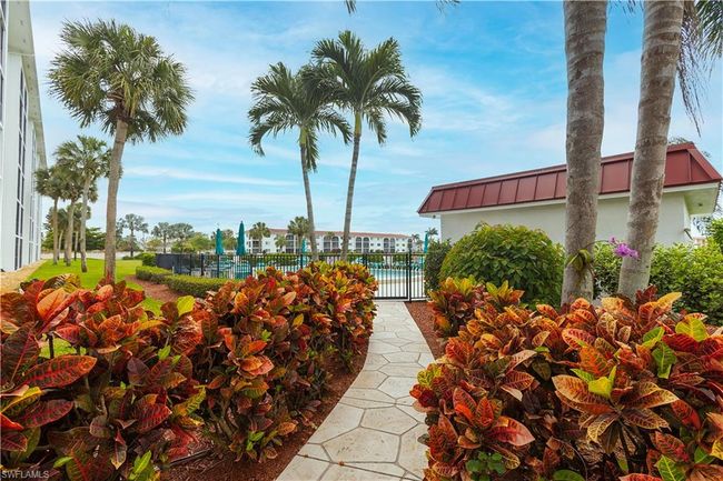 APT-209 - 37 High Point Cir E, Condo with 2 bedrooms, 2 bathrooms and 1 parking in NAPLES FL | Image 30