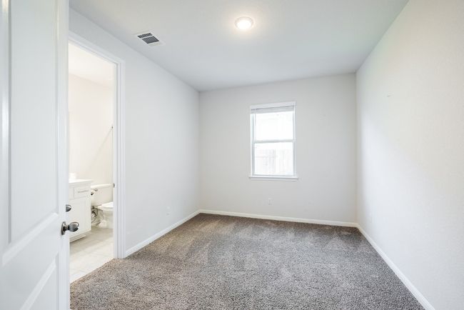 Secondary Ensuite | Image 32
