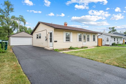 109 S Chestnut Dr, Streamwood, IL, 60107-1401 | Card Image