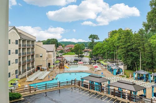 111 Center St, Lake Geneva, WI, 53147-2087 | Card Image