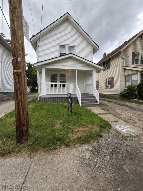 802 Clay Dr, Akron, OH, 44311-2218 | Card Image
