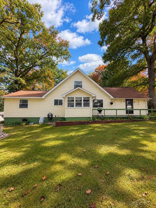 2058 W Higgins Lake Dr, Roscommon, MI, 48653-8163 | Card Image