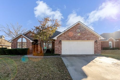 6808 Moss Ln, North Richland Hills, TX, 76182-7036 | Card Image