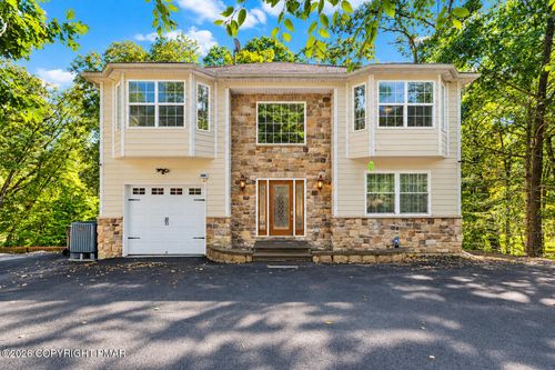 105 Mulberry Ln, East Stroudsburg, PA, 18302-7112 | Card Image
